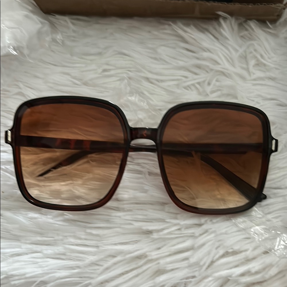 Tortoise Shell Sunglasses - Picture 3 of 4